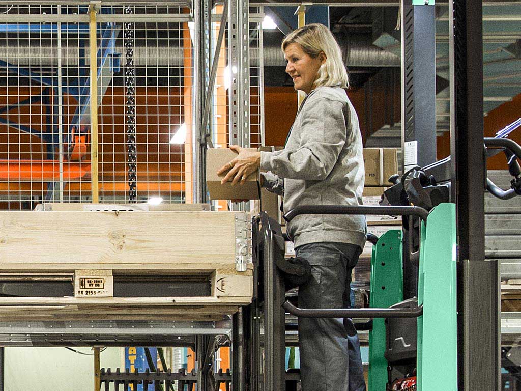 VELiA Kommissionierer Mitsubishi Forklift Trucks